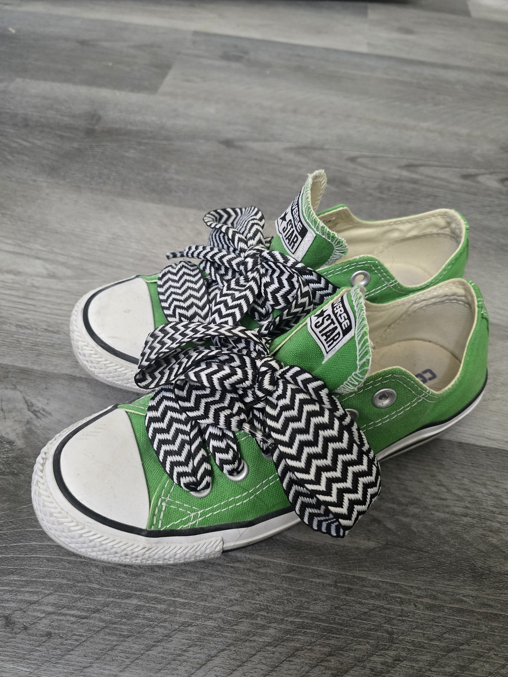 Converse Womens Low Top Sneakers in Green 7.5